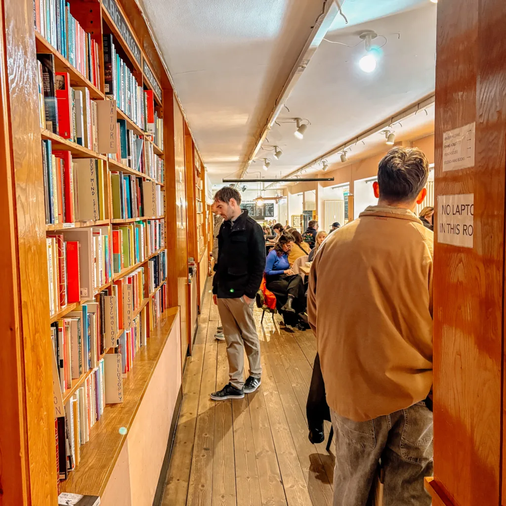 Shakespeare & Sons - Fine Bagels, boekwinkel in Berlijn